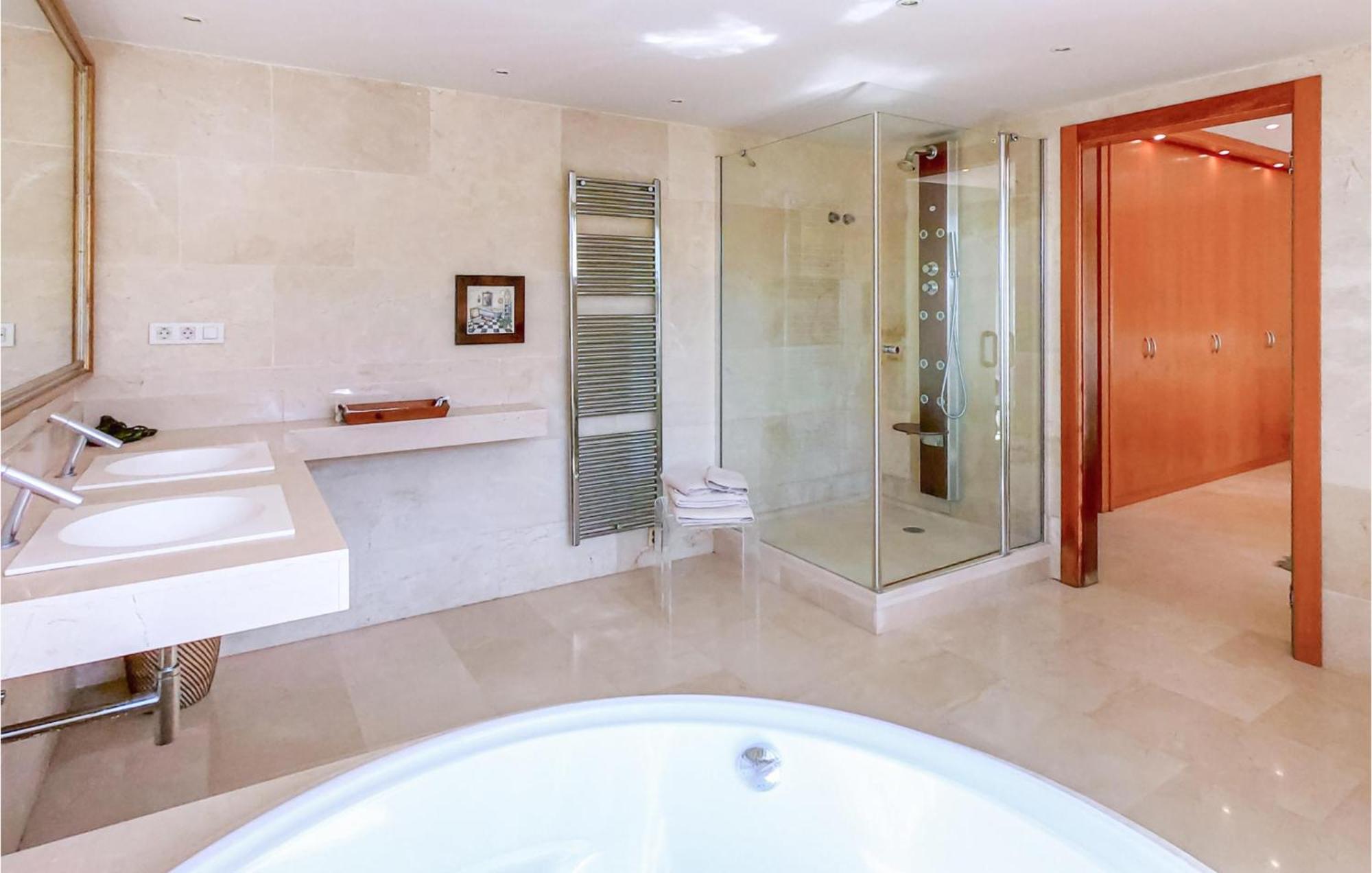 Nice Home In Cabrils With House A Mountain View מראה חיצוני תמונה