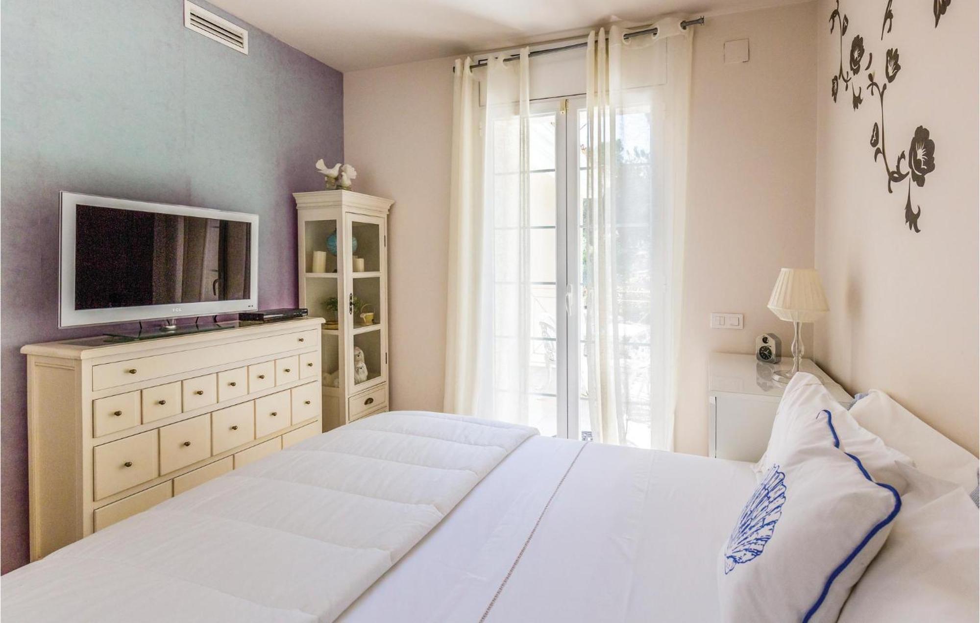 Nice Home In Cabrils With House A Mountain View מראה חיצוני תמונה