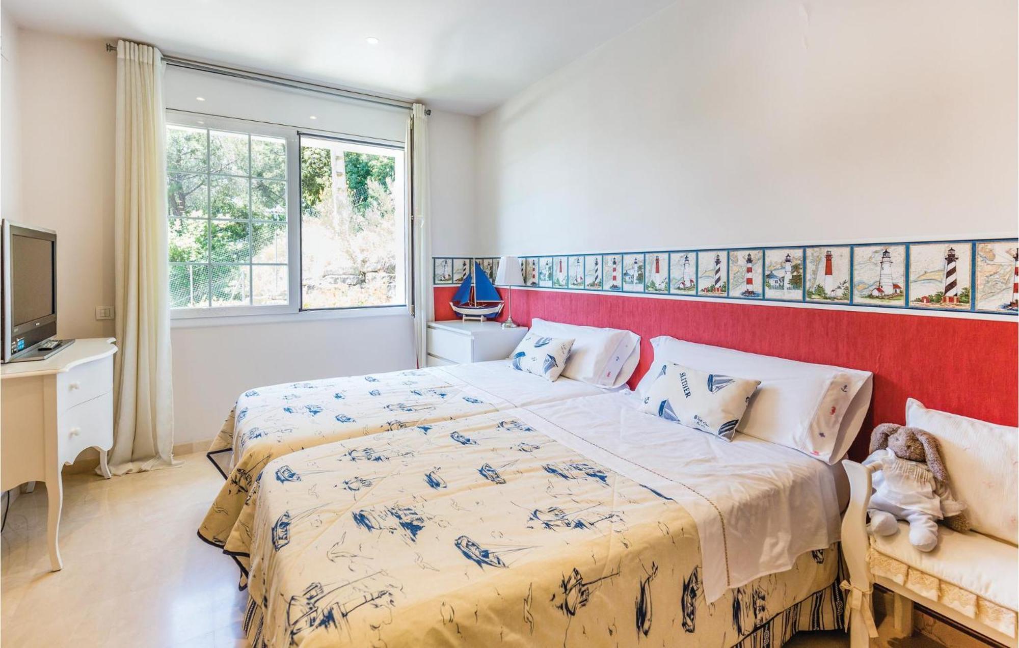 Nice Home In Cabrils With House A Mountain View מראה חיצוני תמונה