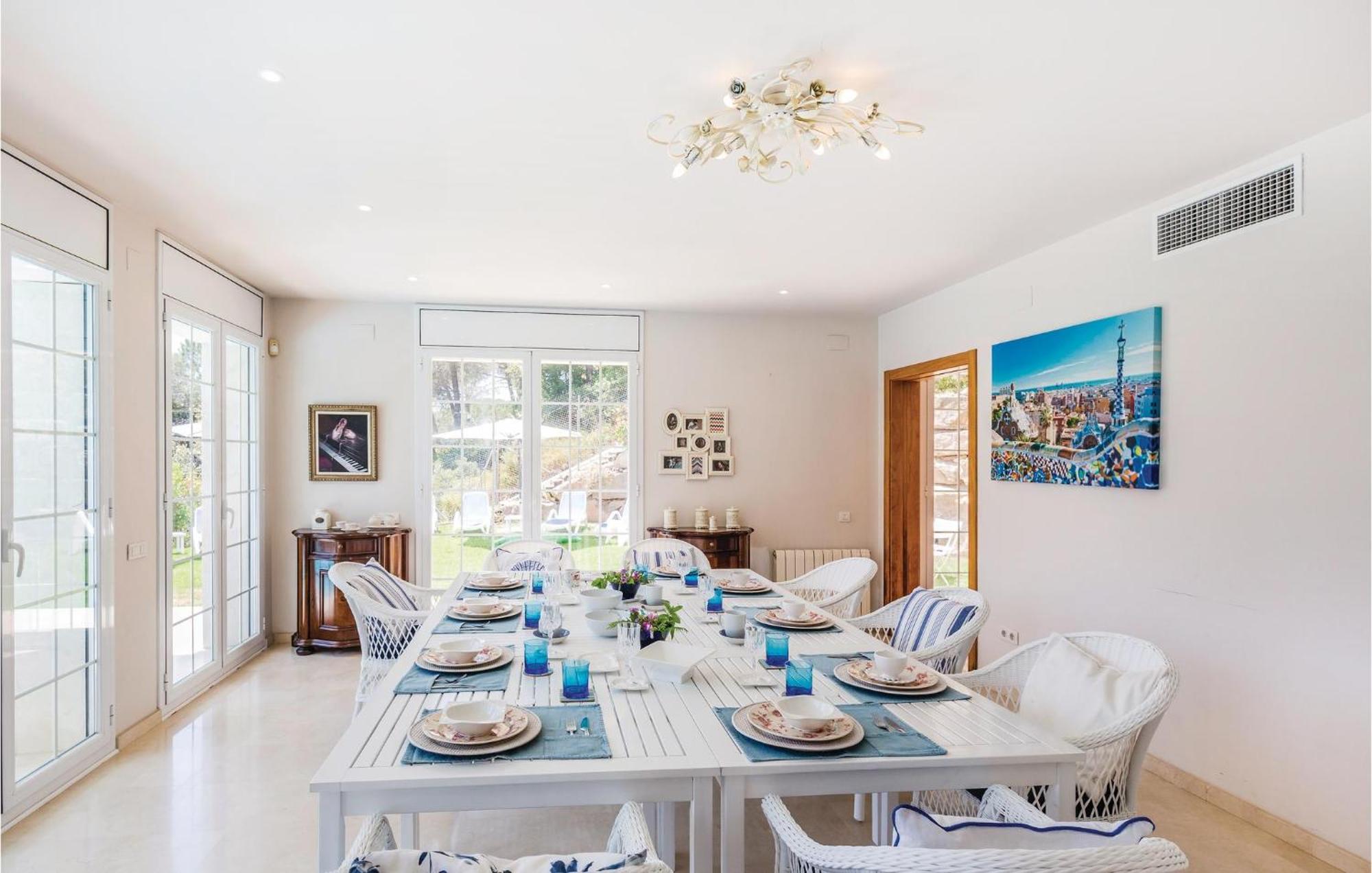 Nice Home In Cabrils With House A Mountain View מראה חיצוני תמונה